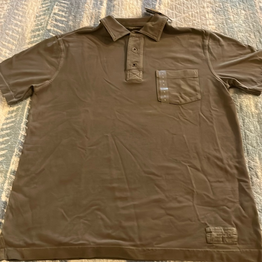 New with Tags! Men’s Gap textured polo shirt. Olive green, size medium.